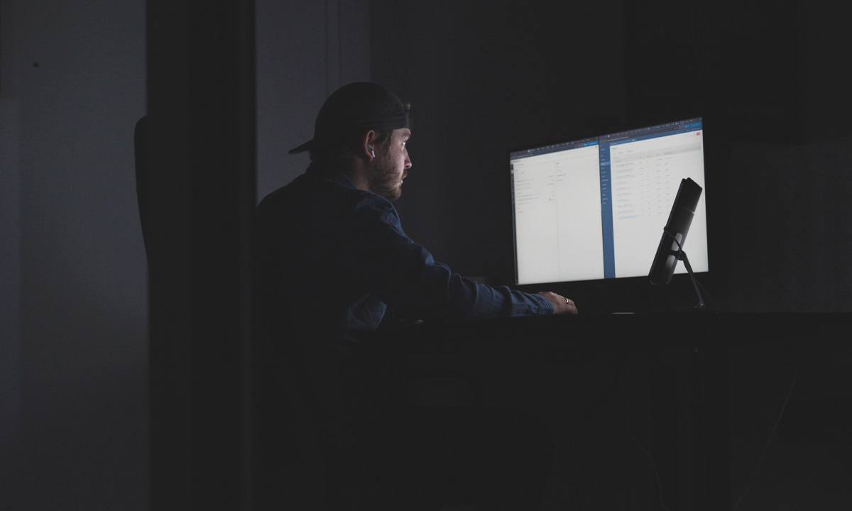 Tor Valen jobber med annonsering for kunde